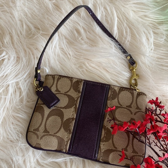 COACH small wristlet - Picture 7 of 9